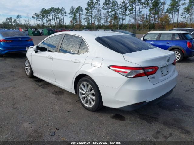 Photo 2 VIN: 4T1B11HK0JU623772 - TOYOTA CAMRY 