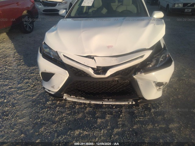 Photo 5 VIN: 4T1B11HK0JU628373 - TOYOTA CAMRY 