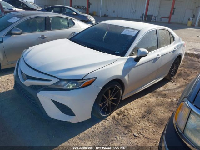 Photo 1 VIN: 4T1B11HK0JU646369 - TOYOTA CAMRY 