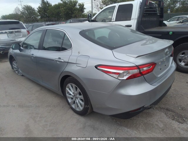 Photo 2 VIN: 4T1B11HK0JU648168 - TOYOTA CAMRY 