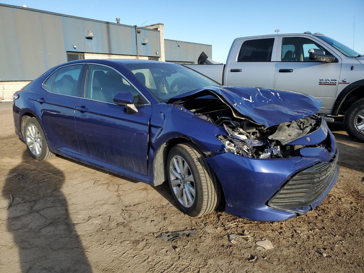 Photo 3 VIN: 4T1B11HK0JU666458 - TOYOTA CAMRY 