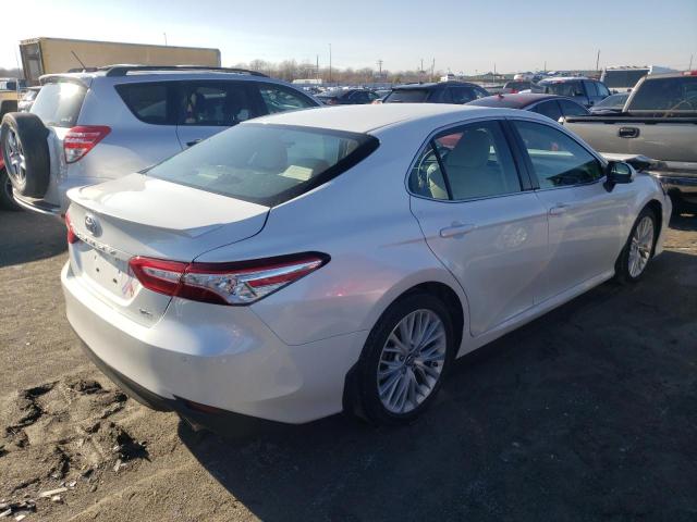 Photo 2 VIN: 4T1B11HK0JU666816 - TOYOTA CAMRY L 