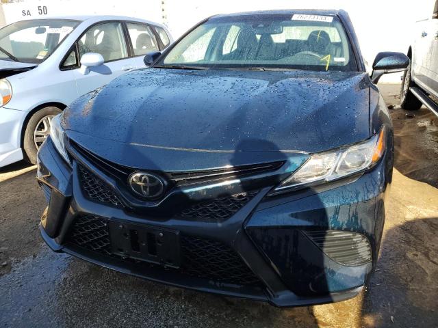 Photo 4 VIN: 4T1B11HK0JU667867 - TOYOTA CAMRY 