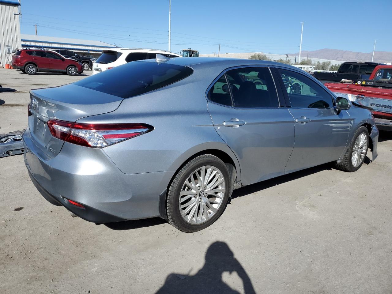 Photo 2 VIN: 4T1B11HK0KU696710 - TOYOTA CAMRY 