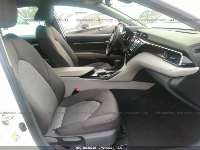 Photo 4 VIN: 4T1B11HK0KU728412 - TOYOTA CAMRY 