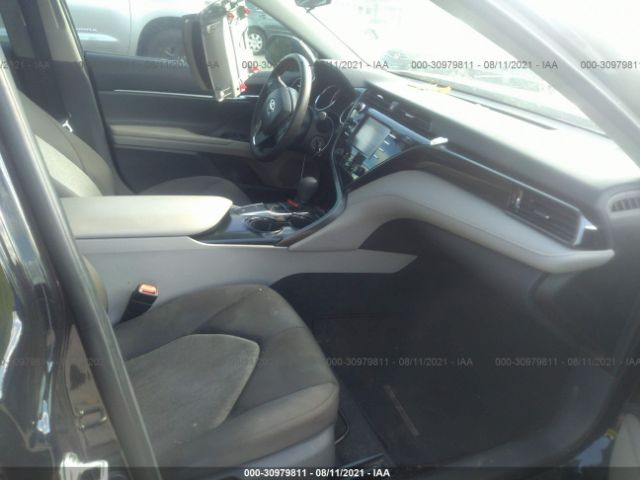 Photo 4 VIN: 4T1B11HK0KU783197 - TOYOTA CAMRY 