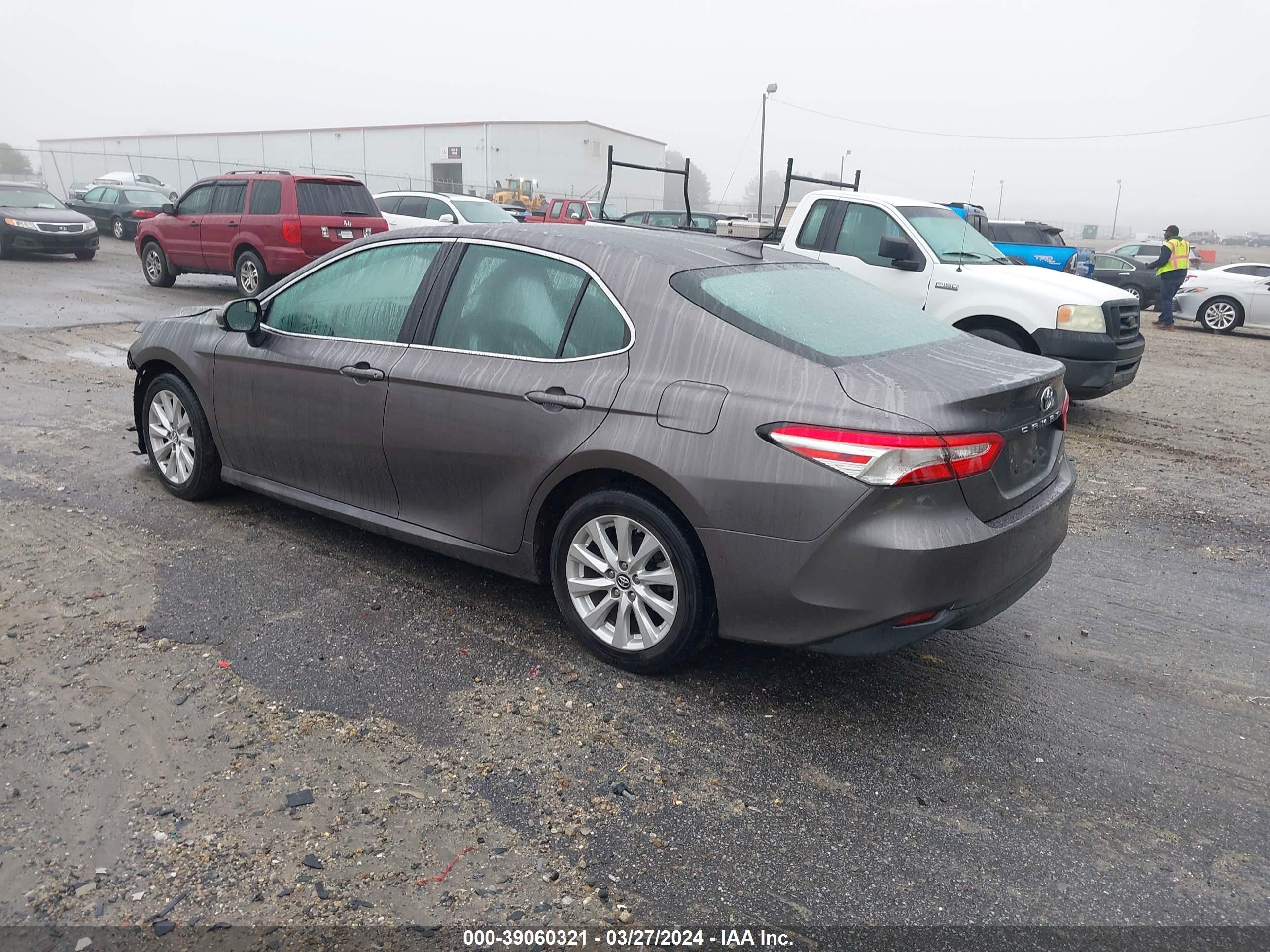 Photo 2 VIN: 4T1B11HK0KU786617 - TOYOTA CAMRY 