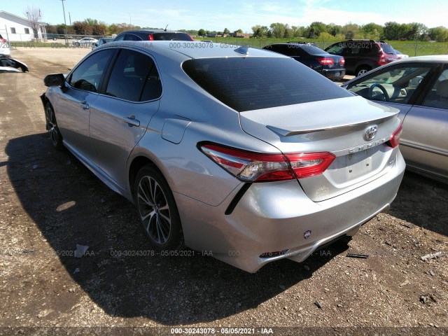 Photo 2 VIN: 4T1B11HK1JU007028 - TOYOTA CAMRY 