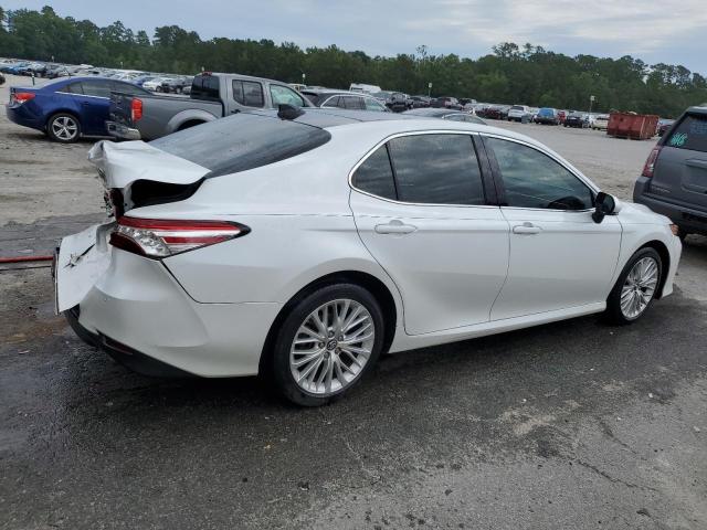 Photo 2 VIN: 4T1B11HK1JU023052 - TOYOTA CAMRY 