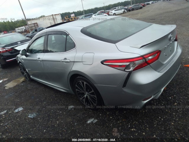 Photo 2 VIN: 4T1B11HK1JU040160 - TOYOTA CAMRY 