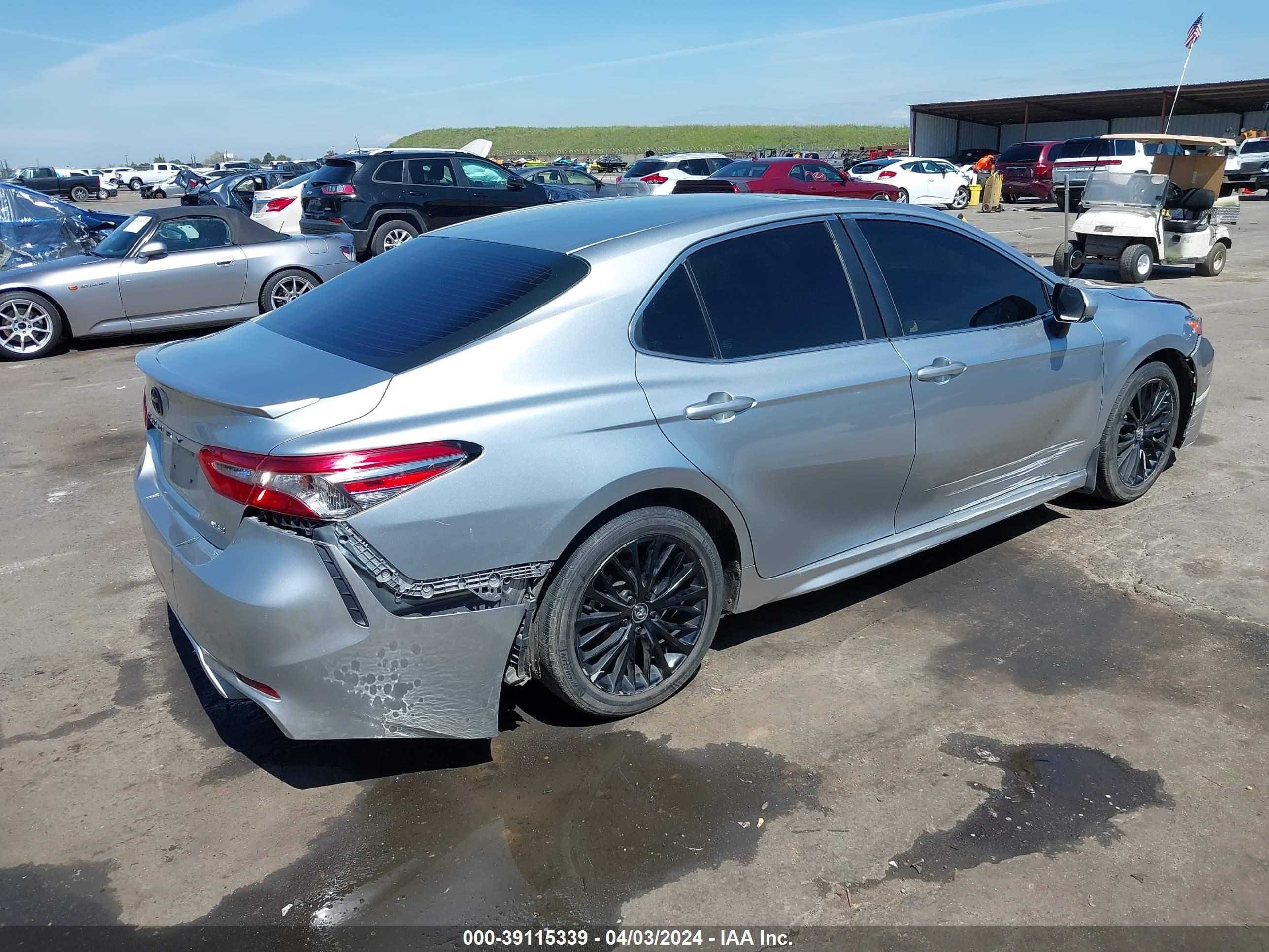 Photo 3 VIN: 4T1B11HK1JU048890 - TOYOTA CAMRY 