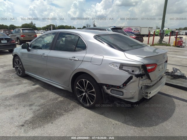 Photo 2 VIN: 4T1B11HK1JU051109 - TOYOTA CAMRY 