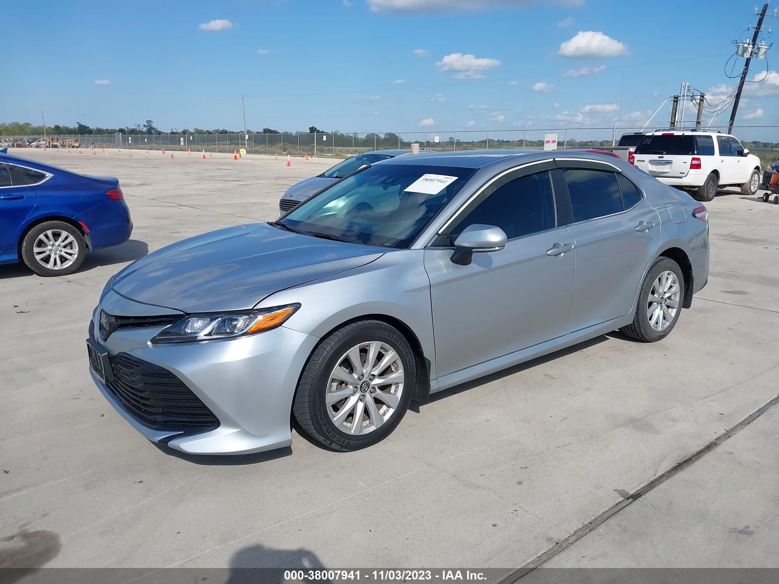 Photo 1 VIN: 4T1B11HK1JU062465 - TOYOTA CAMRY 