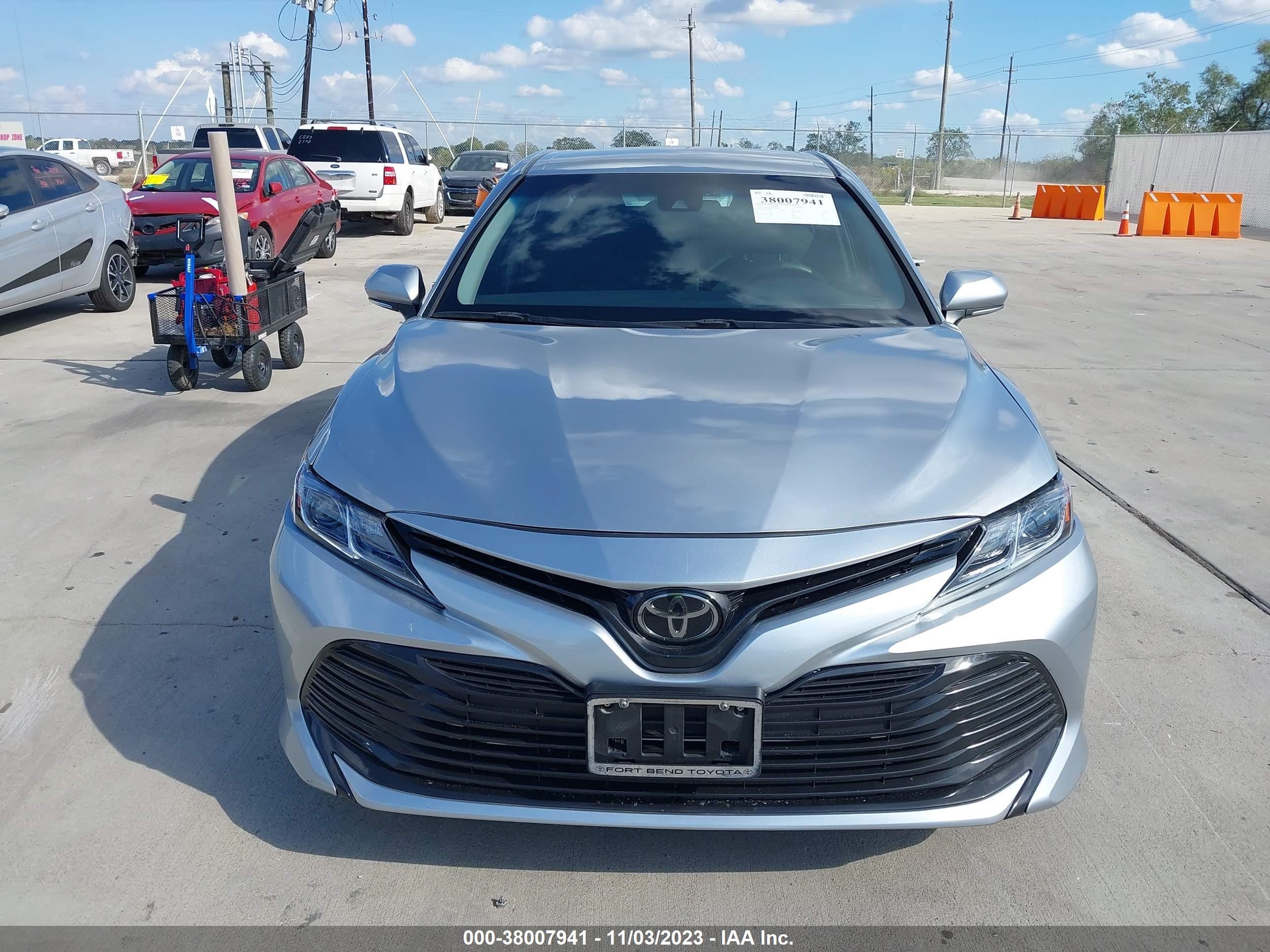 Photo 11 VIN: 4T1B11HK1JU062465 - TOYOTA CAMRY 