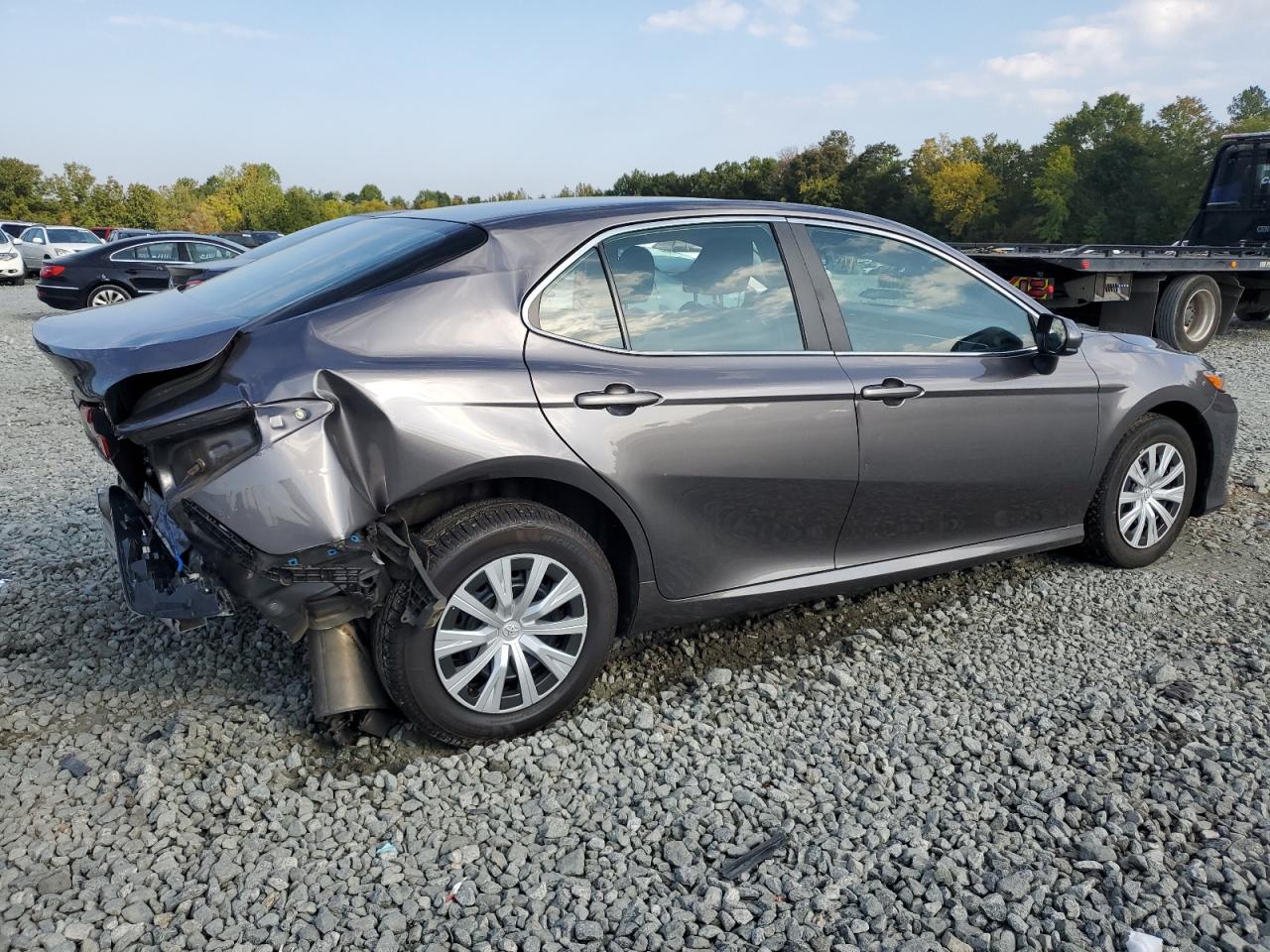 Photo 2 VIN: 4T1B11HK1JU069481 - TOYOTA CAMRY 