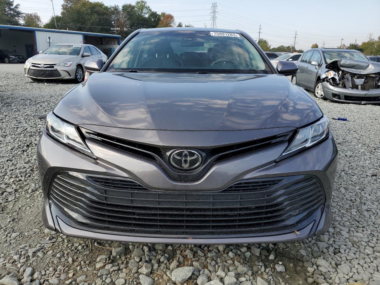 Photo 4 VIN: 4T1B11HK1JU069481 - TOYOTA CAMRY 