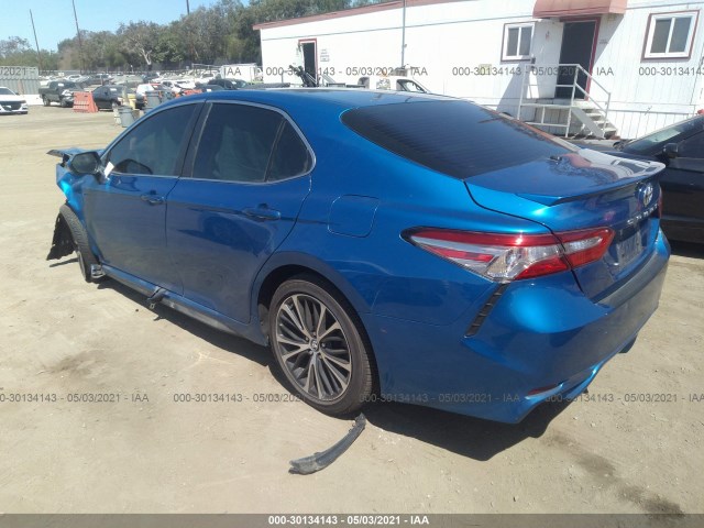 Photo 2 VIN: 4T1B11HK1JU101572 - TOYOTA CAMRY 