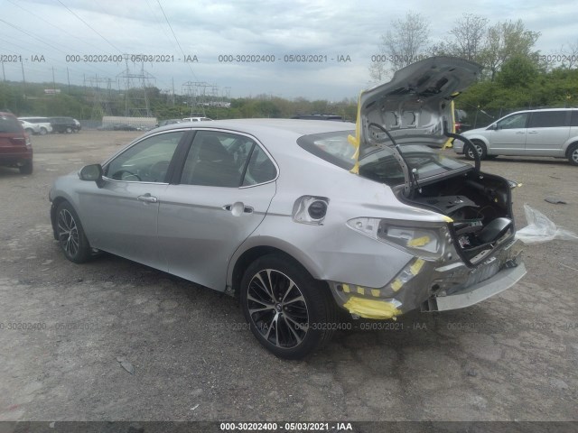 Photo 2 VIN: 4T1B11HK1JU103922 - TOYOTA CAMRY 