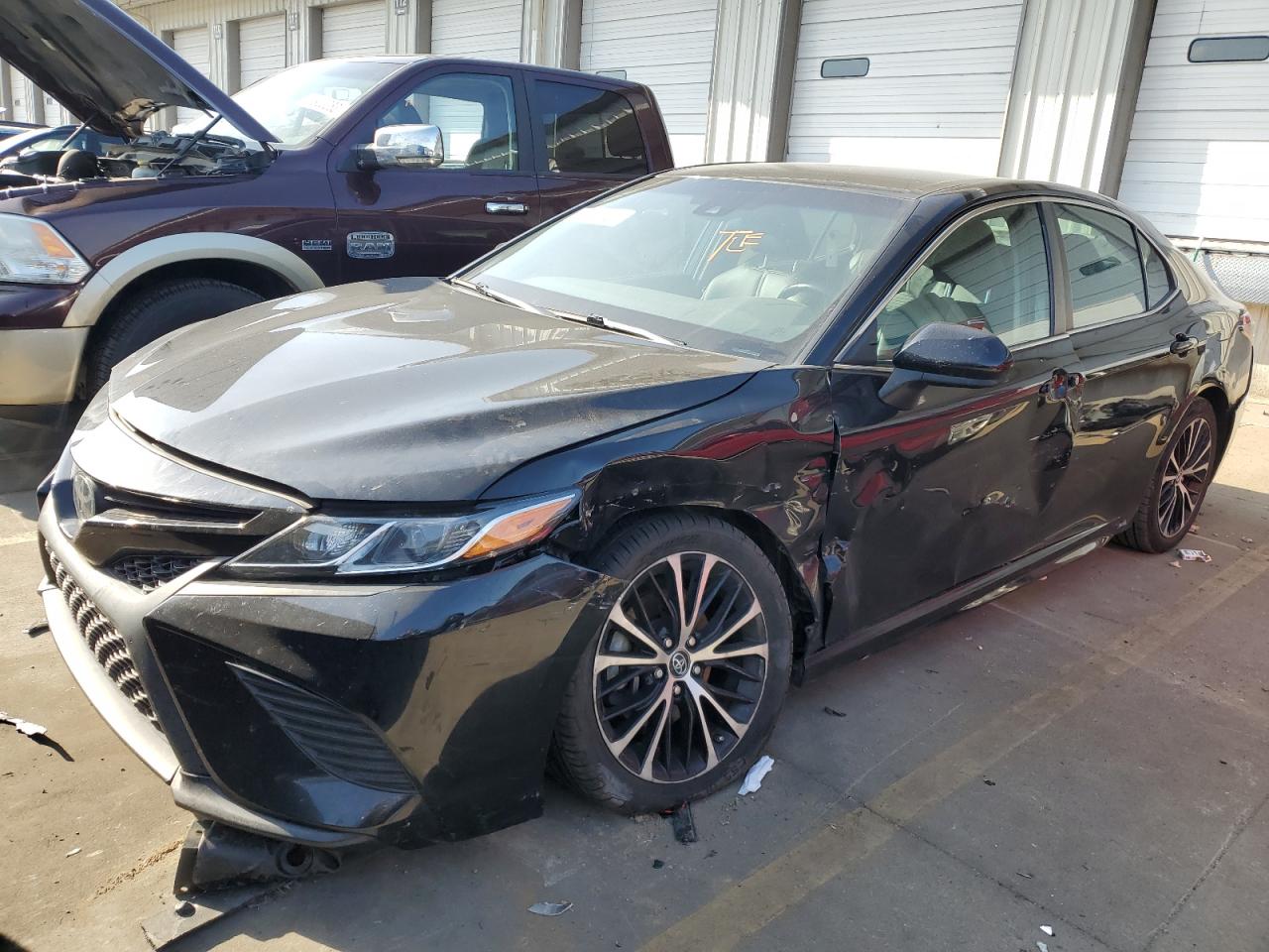 Photo 0 VIN: 4T1B11HK1JU112250 - TOYOTA CAMRY 