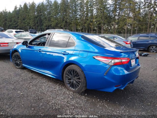 Photo 2 VIN: 4T1B11HK1JU122437 - TOYOTA CAMRY 