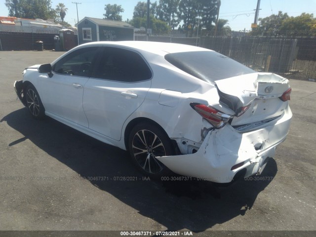 Photo 2 VIN: 4T1B11HK1JU135012 - TOYOTA CAMRY 