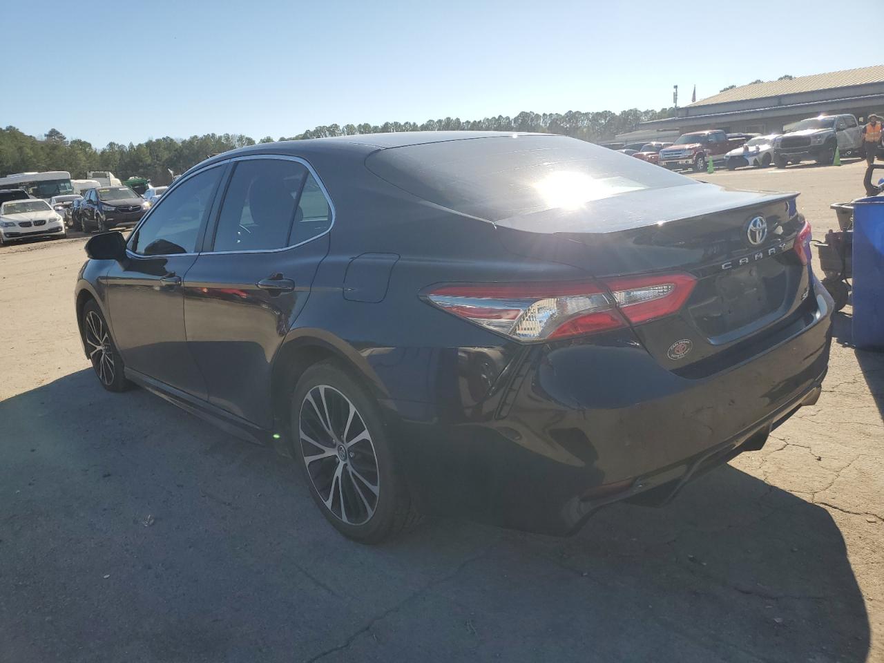 Photo 1 VIN: 4T1B11HK1JU139464 - TOYOTA CAMRY 