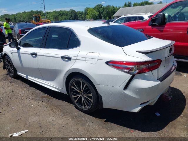 Photo 2 VIN: 4T1B11HK1JU143787 - TOYOTA CAMRY 