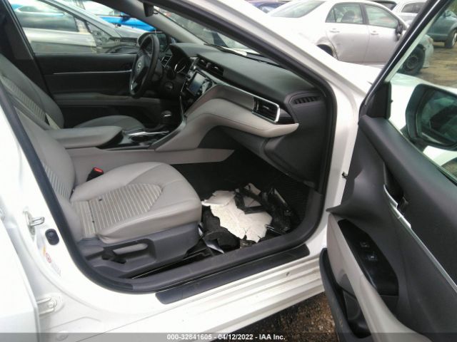 Photo 4 VIN: 4T1B11HK1JU153851 - TOYOTA CAMRY 