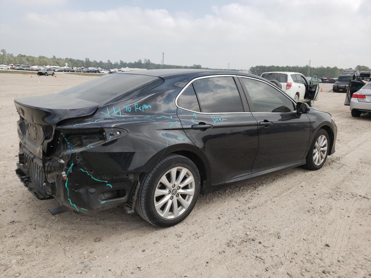 Photo 2 VIN: 4T1B11HK1JU510476 - TOYOTA CAMRY 