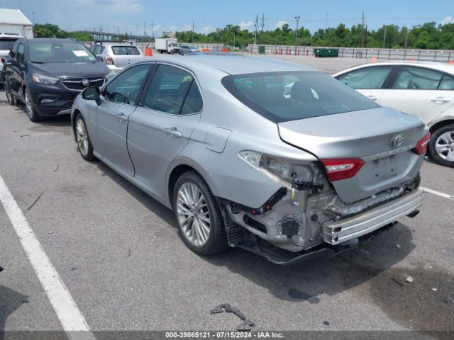 Photo 2 VIN: 4T1B11HK1JU513846 - TOYOTA CAMRY 