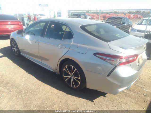 Photo 2 VIN: 4T1B11HK1JU525267 - TOYOTA CAMRY 