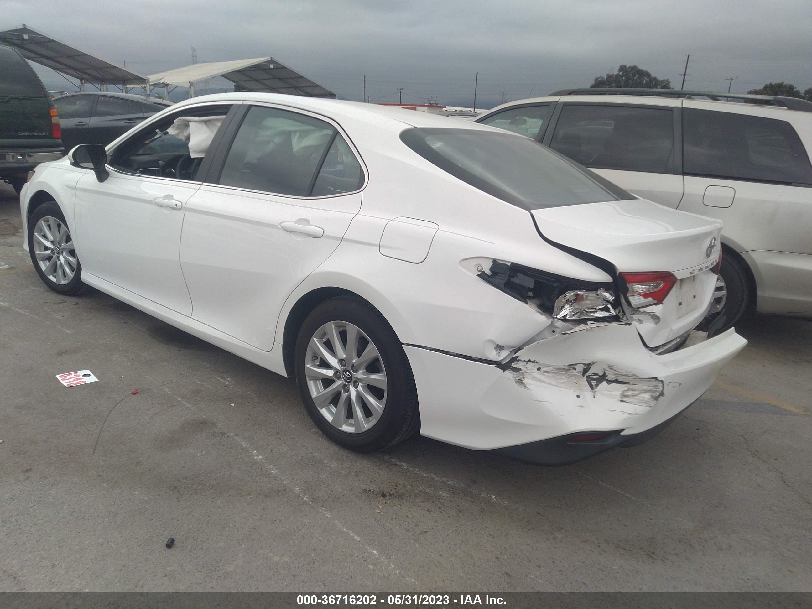 Photo 2 VIN: 4T1B11HK1JU540416 - TOYOTA CAMRY 