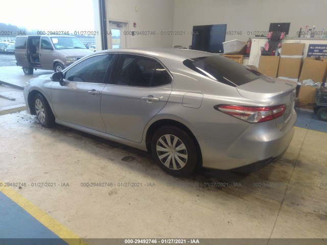 Photo 2 VIN: 4T1B11HK1JU553389 - TOYOTA CAMRY 