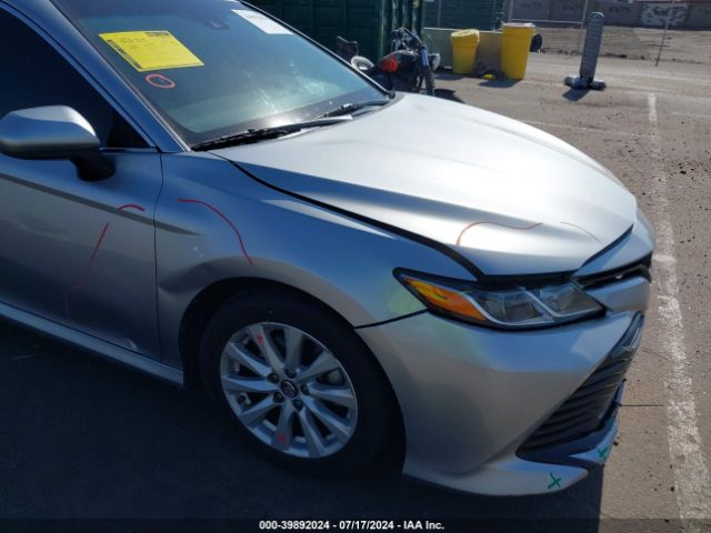 Photo 5 VIN: 4T1B11HK1JU565087 - TOYOTA CAMRY 