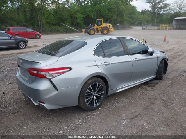 Photo 3 VIN: 4T1B11HK1JU573562 - TOYOTA CAMRY 