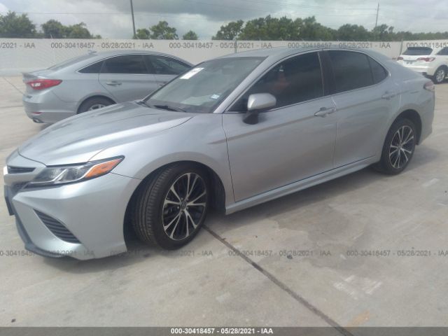 Photo 1 VIN: 4T1B11HK1JU588272 - TOYOTA CAMRY 