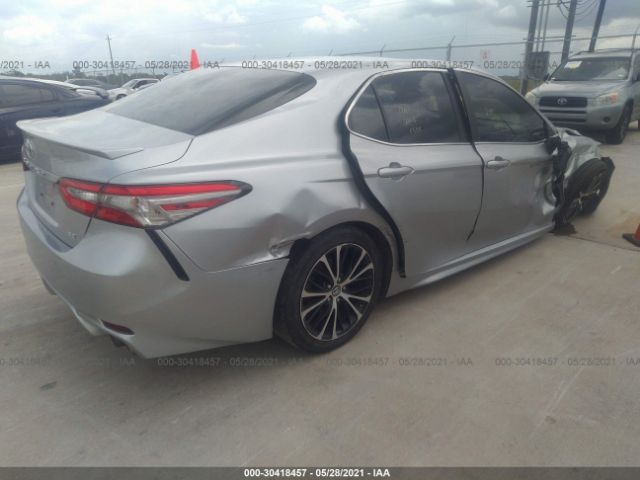 Photo 3 VIN: 4T1B11HK1JU588272 - TOYOTA CAMRY 