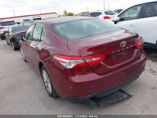 Photo 2 VIN: 4T1B11HK1JU592421 - TOYOTA CAMRY 