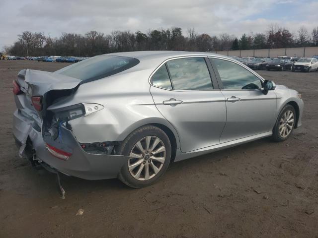 Photo 2 VIN: 4T1B11HK1JU617057 - TOYOTA CAMRY L 