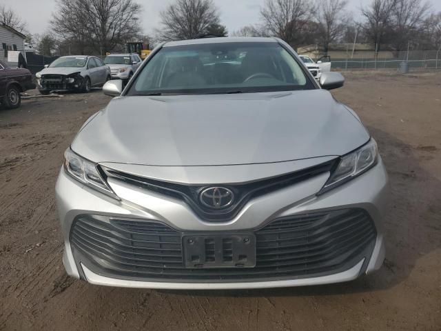 Photo 4 VIN: 4T1B11HK1JU617057 - TOYOTA CAMRY L 