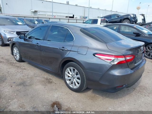 Photo 2 VIN: 4T1B11HK1JU617964 - TOYOTA CAMRY 