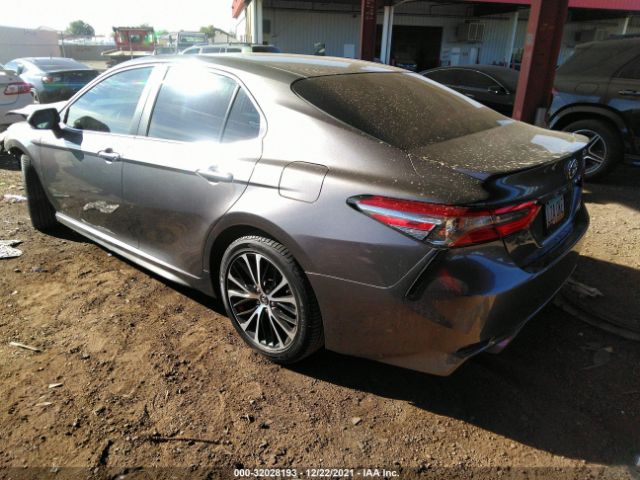 Photo 2 VIN: 4T1B11HK1JU624946 - TOYOTA CAMRY 