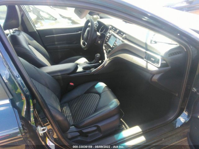 Photo 4 VIN: 4T1B11HK1JU627278 - TOYOTA CAMRY 