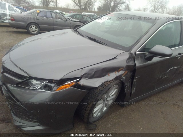 Photo 5 VIN: 4T1B11HK1JU633064 - TOYOTA CAMRY 