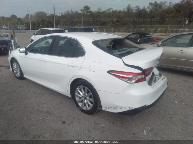 Photo 2 VIN: 4T1B11HK1JU635798 - TOYOTA CAMRY 