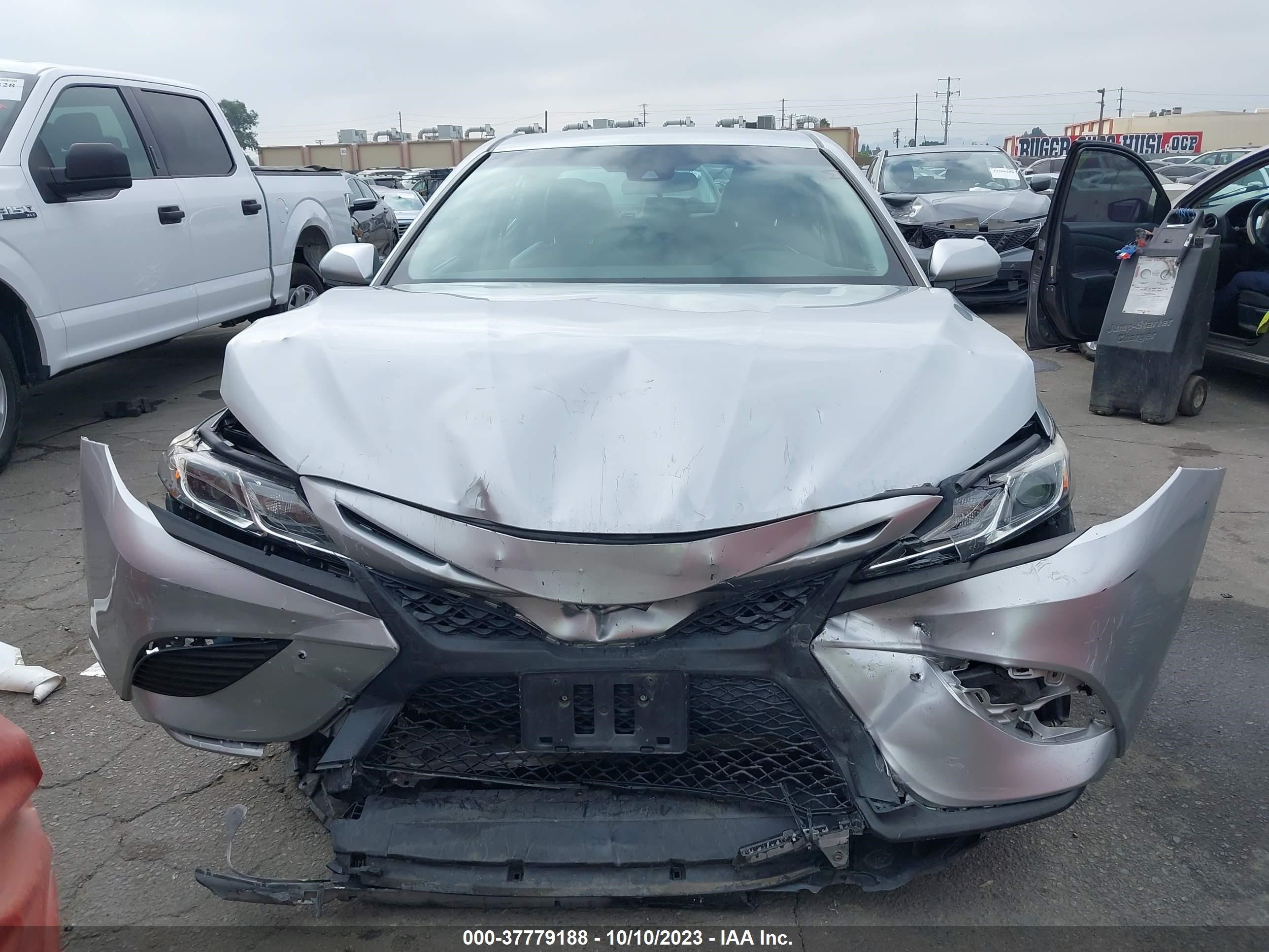 Photo 11 VIN: 4T1B11HK1JU643965 - TOYOTA CAMRY 