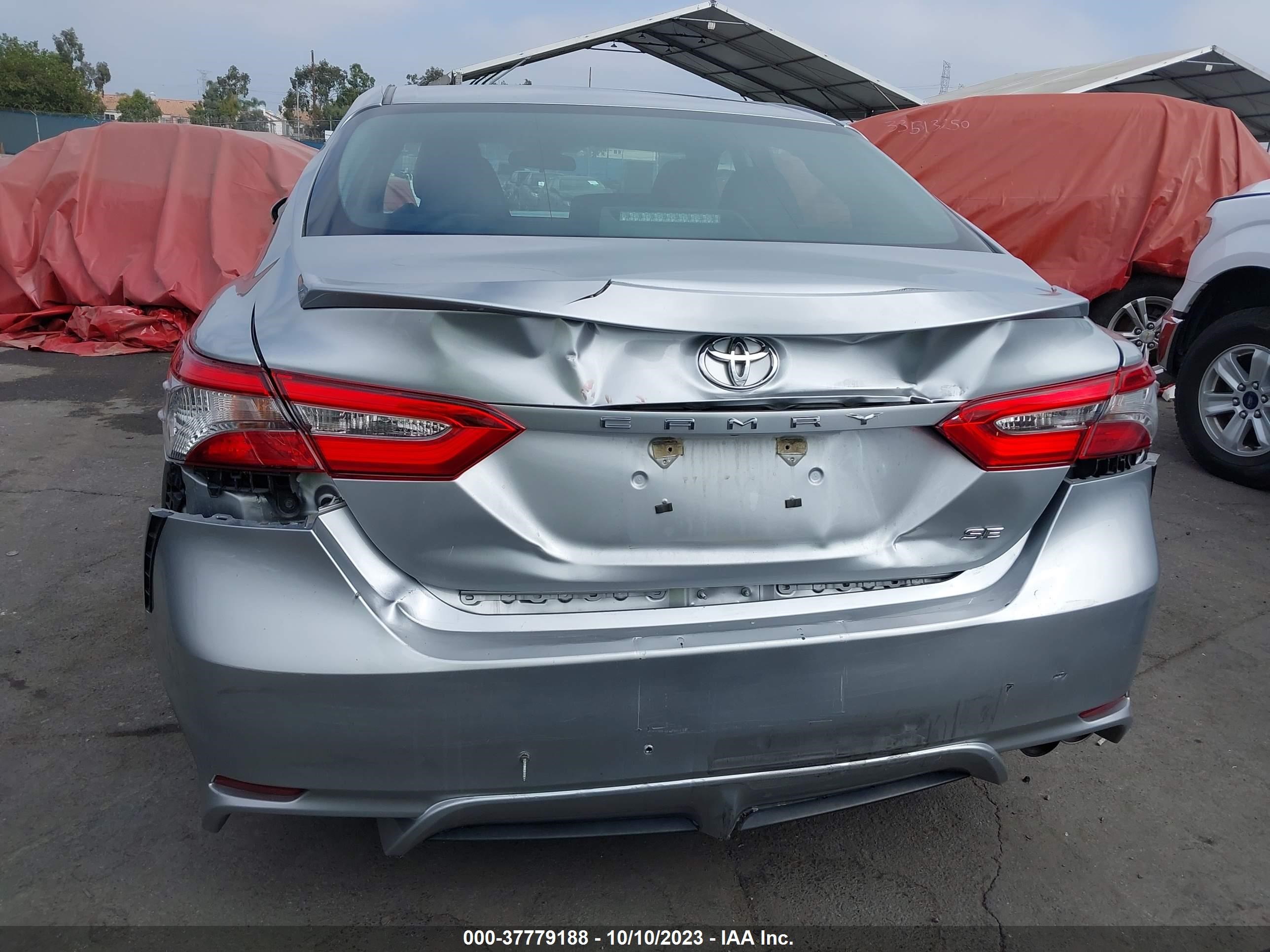 Photo 15 VIN: 4T1B11HK1JU643965 - TOYOTA CAMRY 