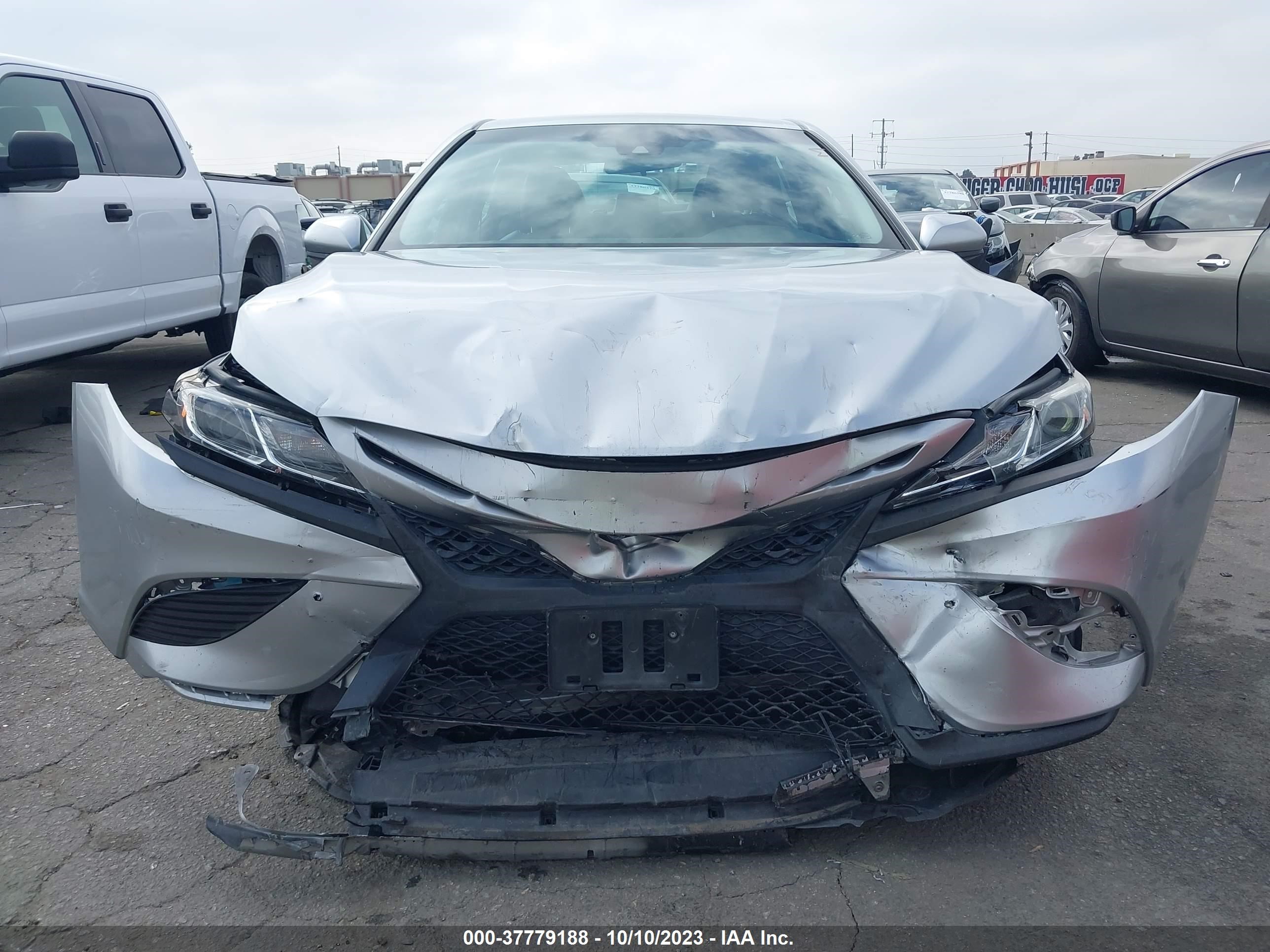 Photo 5 VIN: 4T1B11HK1JU643965 - TOYOTA CAMRY 