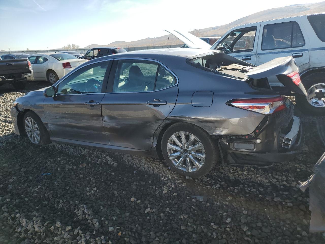 Photo 1 VIN: 4T1B11HK1JU646459 - TOYOTA CAMRY 