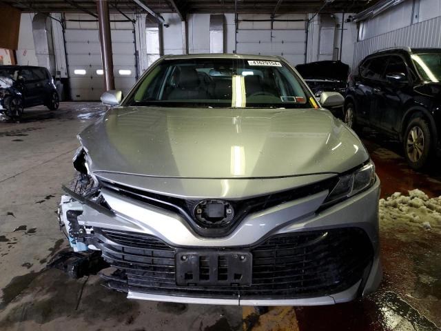 Photo 4 VIN: 4T1B11HK1JU652441 - TOYOTA CAMRY 